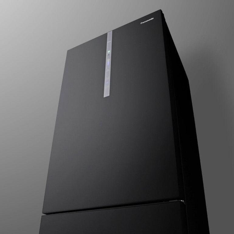 Thiết kế tủ lạnh Panasonic NR-BX471XGKV giản với tông màu đen chủ đạo nhưng không kém phần sang trọng