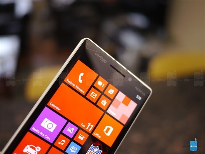 Cảm nhận ban đầu cho thấy màn hình của Lumia Icon khá sắc sảo có độ chi tiết cao, các gam màu cũng được thể hiện khá tốt.