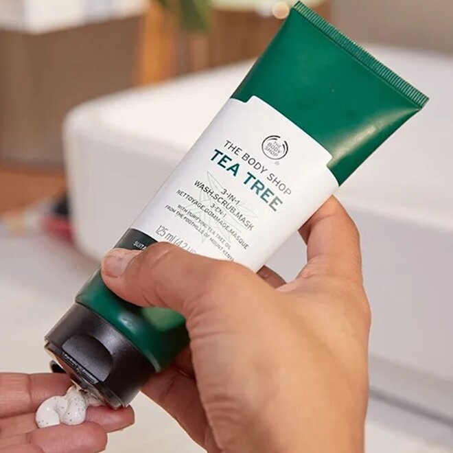 Kem tẩy da chết The Body Shop Tea Tree 3-in-1 Scrub