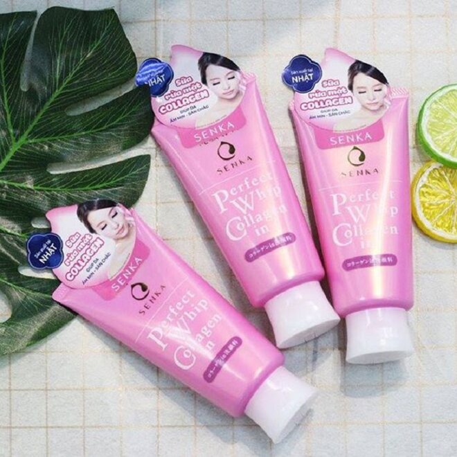 Sữa rửa mặt Perfect Whip Collagen In màu hồng 