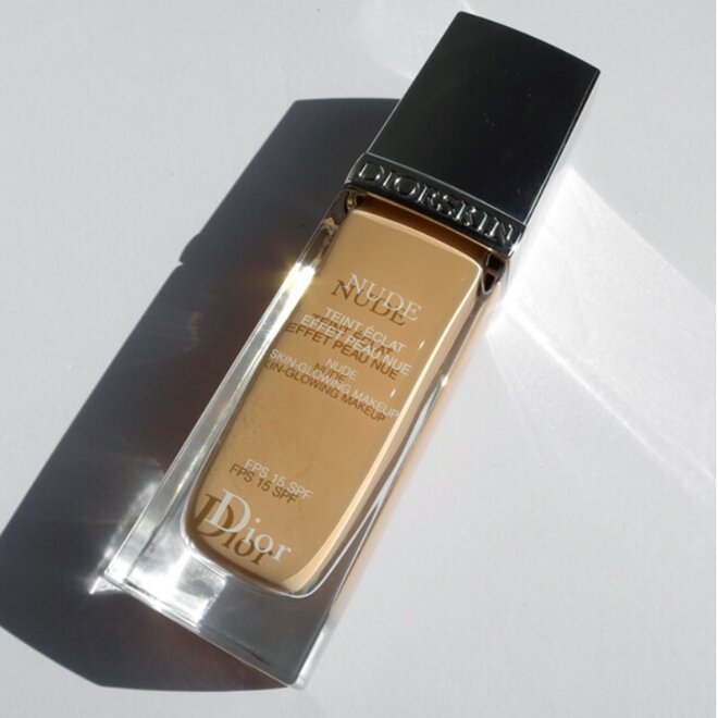 Phấn nền Diorskin Nude Skin Glowing Makeup SPF 15