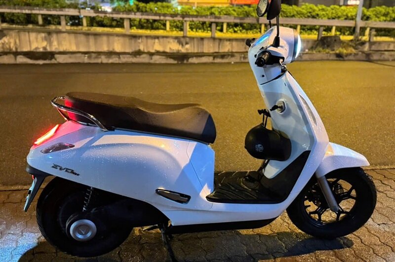 Xe máy điện VinFast Evo NEO đẹp như Vespa, đi tới 117 km/lần sạc, giá chỉ 17 triệu đồng!