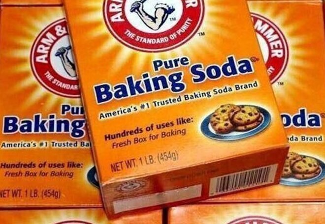 Baking Soda làm sạch ấm siêu tốc.