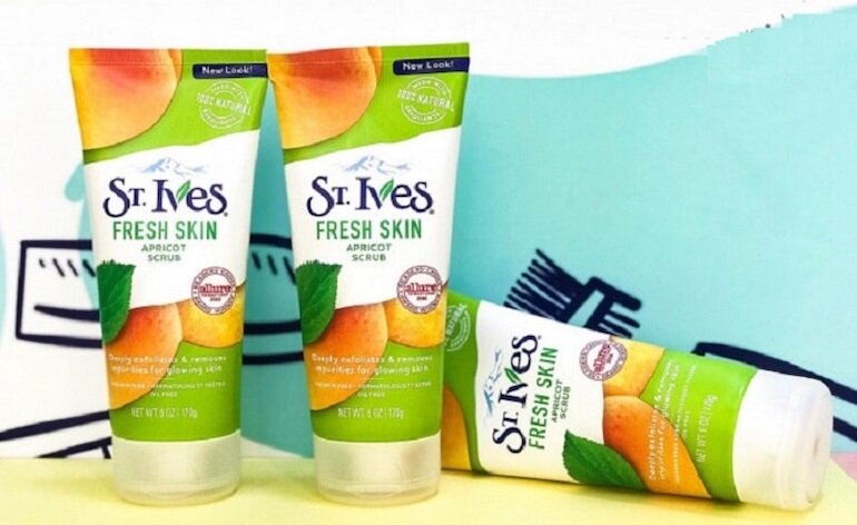 Sữa rửa mặt St.Ives Fresh Skin Apricot Scrub có hương thơm dịu nhẹ