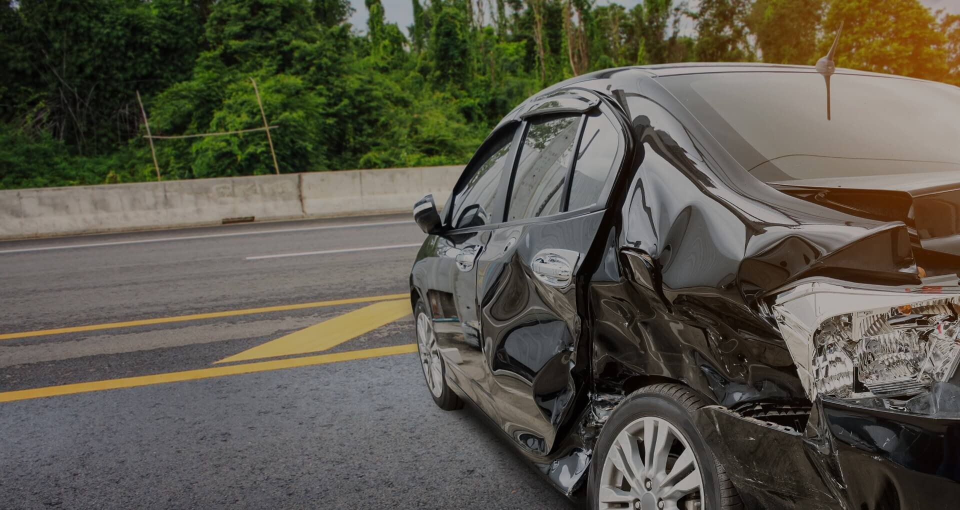 Ngay khi xe bị va chạm hoặc gặp các rủi ro về mất cắp, thuỷ kích hãy liên hệ ngay với công ty bảo hiểm 