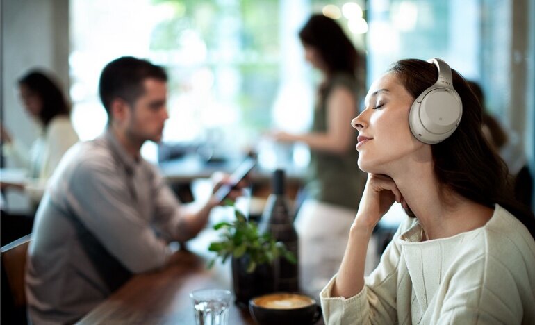 Công nghệ Speak-to-chat và kết nối nhanh