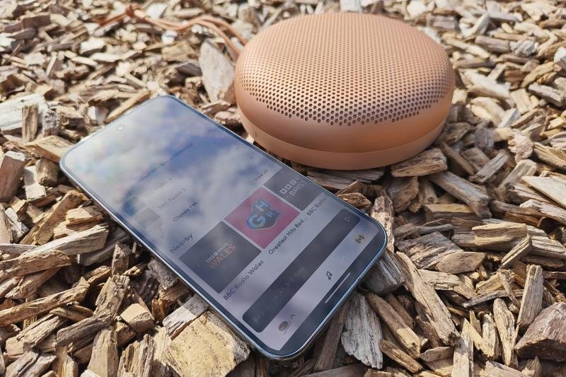 Bang & Olufsen Beosound A1 Gen 3: Loa Bluetooth bền vững, âm thanh tuyệt đỉnh