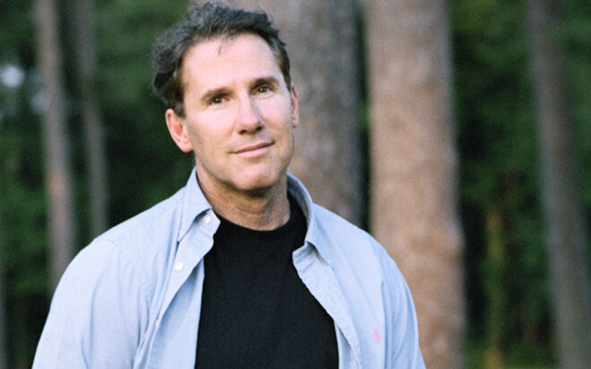 Nicholas Sparks là nhà văn chuyên viết tiểu thuyết diễm lệ