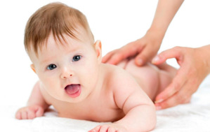 10 dụng cụ tắm cho bé thiết yếu tiện dụng thông minh chất liệu an toàn