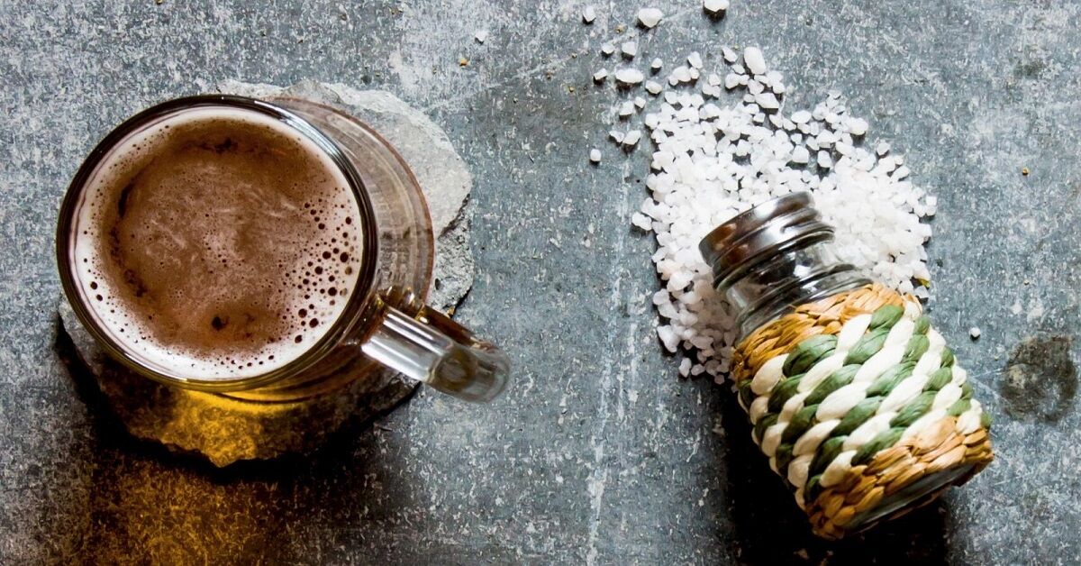 10 lý do nên cho muối vào bia khi uống và cảnh báo cho việc làm này