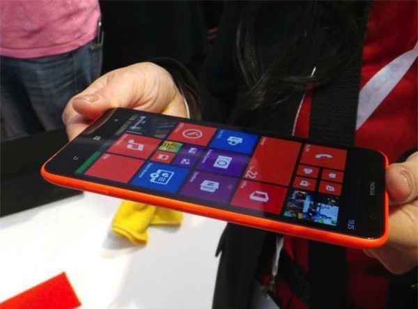 Màn hình 6 inch của Lumia 1320
