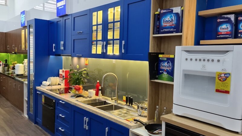 Showroom Bếp Xanh trưng bày đa dạng sản phẩm phụ kiện tủ bếp