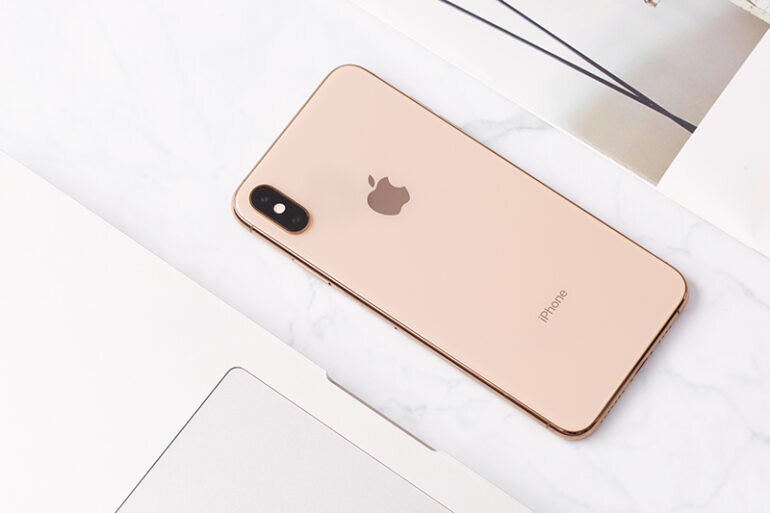 Phụ kiện kèm iPhone Active online vẫn đầy đủ