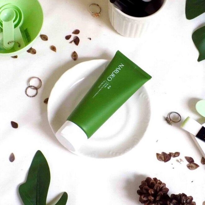 Sữa rửa mặt tràm trà Naruko Tea Tree Purifying Clay Mask and Cleanser in 1