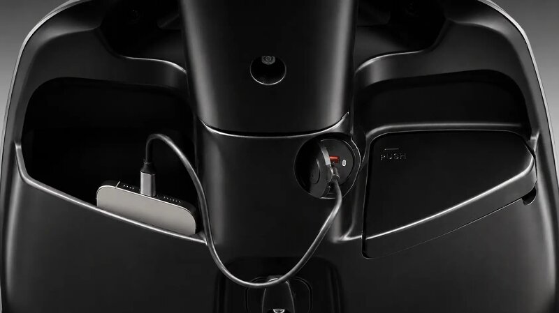 Xe máy điện mới tích hợp GPS, cốp to 50 lít, hỗ trợ sạc nhanh 15 phút