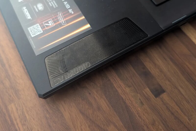 MSI Stealth A18 AI+: Một cỗ máy chơi game mạnh mẽ với giá cả hợp lý?