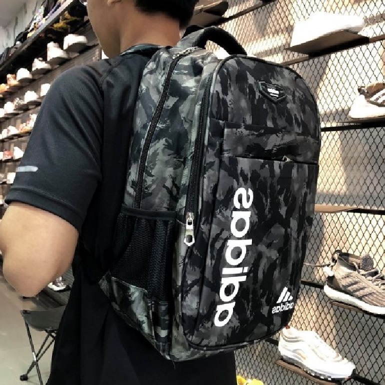 Phân biệt balo adidas chính hãng bằng khóa kéo