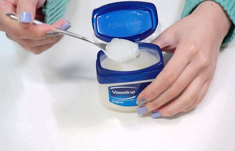 Dùng Vaseline