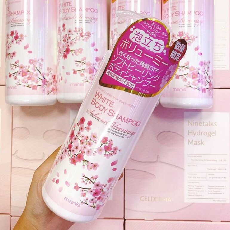 Sữa tắm Manis hoa anh đào - Giá tham khảo: 280.000 vnđ/ chai dung tích 450ml