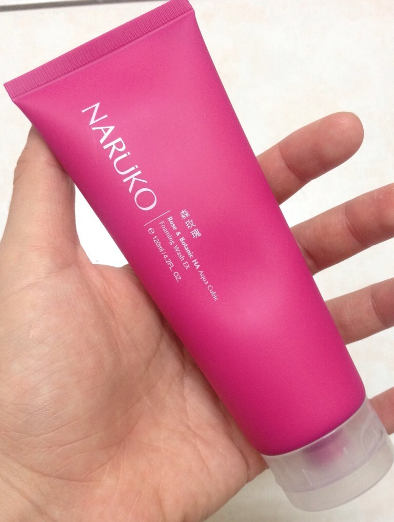 Sữa rửa mặt Naruko hoa hồng nhung màu hồng