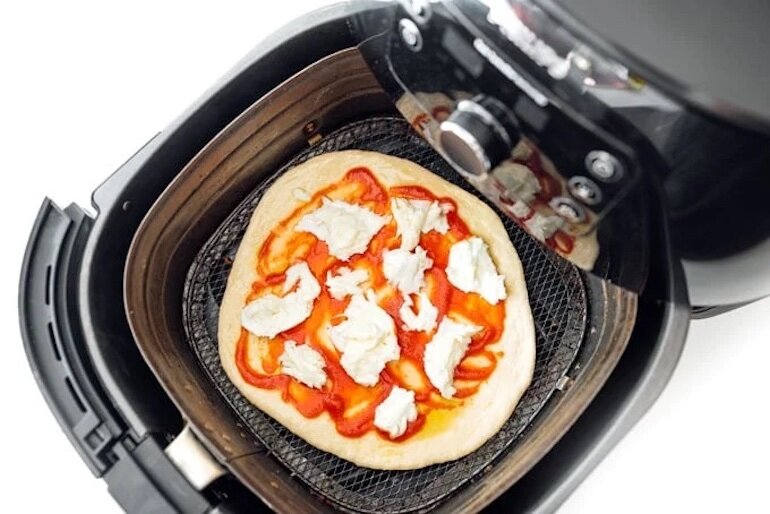 Những lý do bạn nên làm pizza bằng nồi chiên không dầu