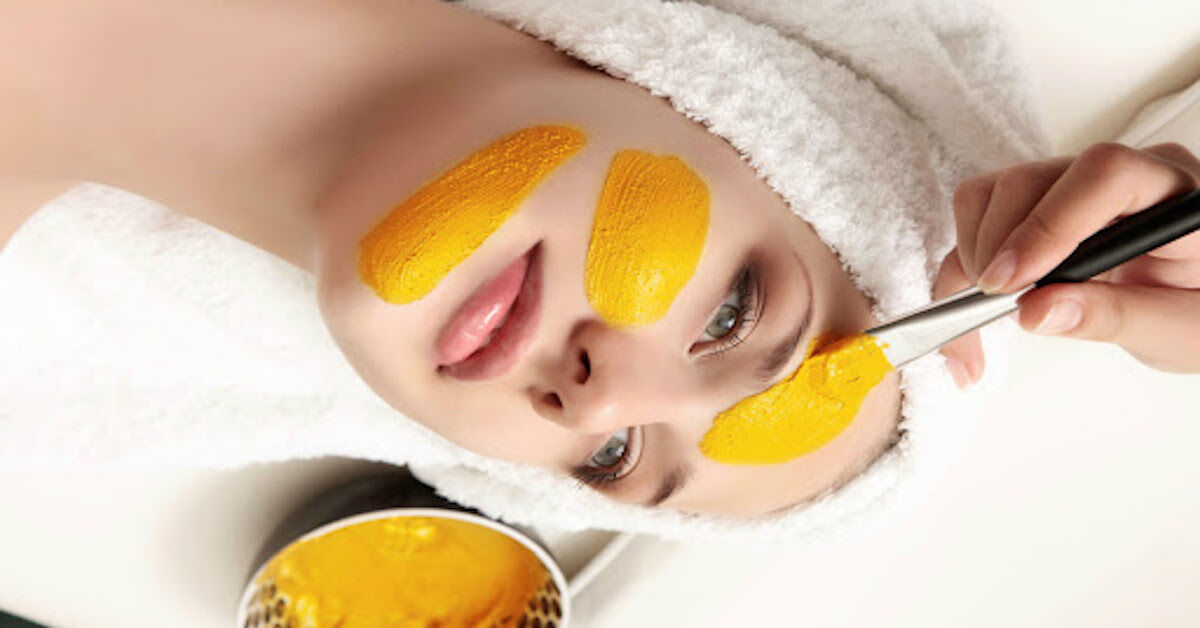 3 cách chăm sóc da trắng sáng rạng rỡ từ bột nghệ