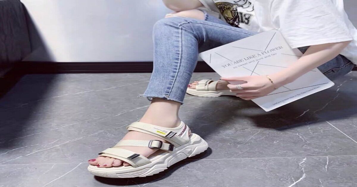 3 cách phối đồ với giày sandal nữ đế cao phổ biến