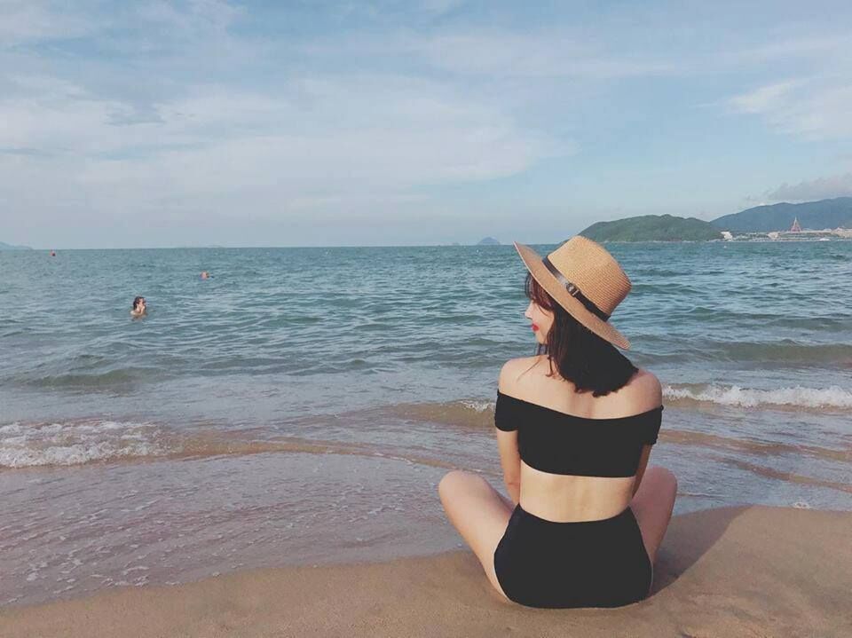 3 mẫu bikini đẹp xinh để chụp ảnh nhưng không hợp bơi dưới nước