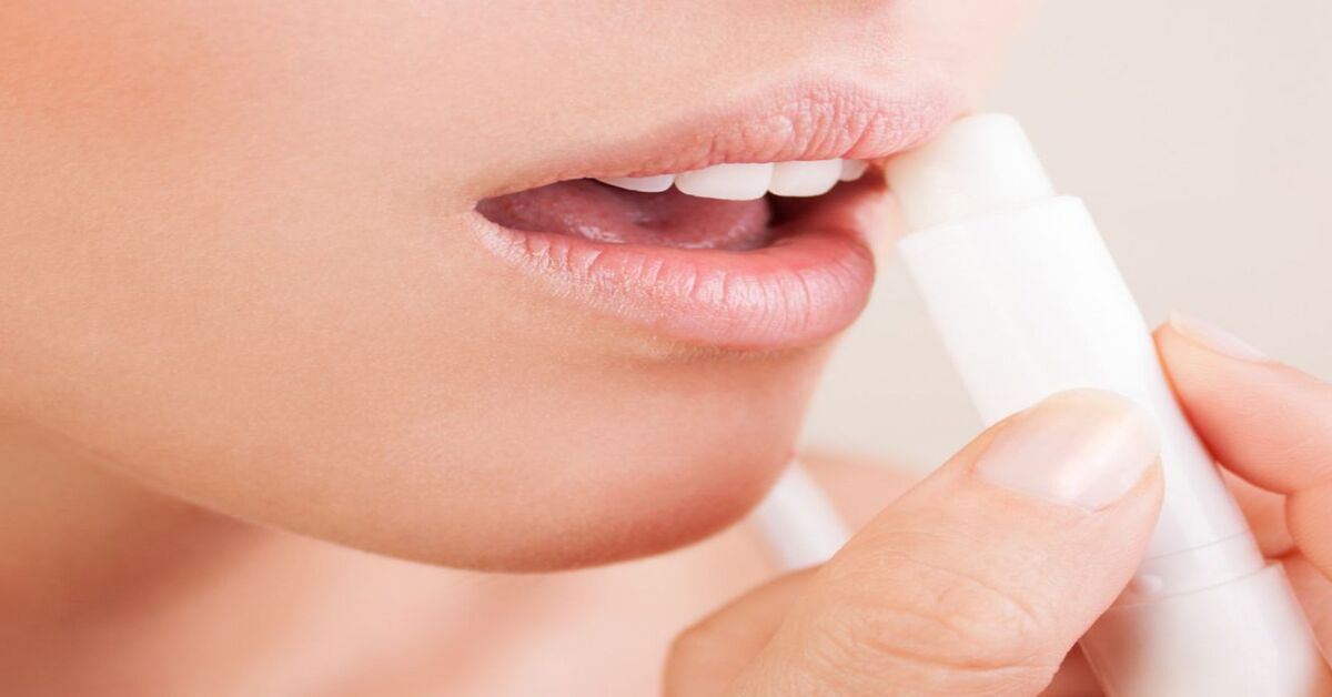 3 son dưỡng môi không màu lành tính đáng rinh nhất hiện nay