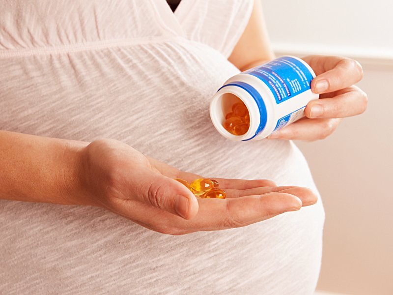 Uống vitamin dành cho phụ nữ mang thai trong giai đoạn đầu mang thai