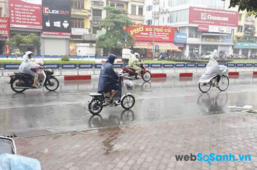4 điều không thể bỏ qua khi đi xe đạp điện dưới trời mưa