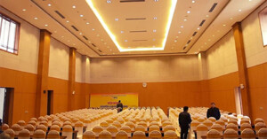 4 lý do nên lắp điều hòa Daikin FBA100BVMA/RZF100CVM cho hội trường