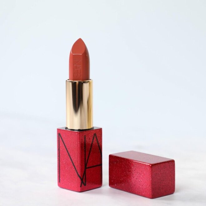 Son môi màu cam đất của Nars