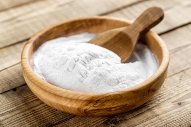 Baking soda giá thành rẻ, có thể dễ dàng mua ở tiệm thuốc