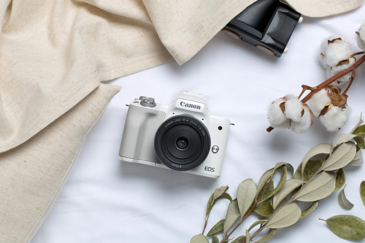 Mirrorless Canon EOS M100 có thiết kế cực kỳ thời trang