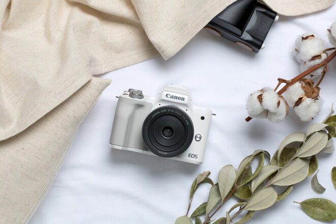 Mirrorless Canon EOS M100 có thiết kế cực kỳ thời trang