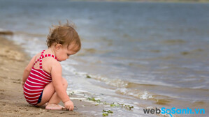 5 điều cần lưu ý khi bố mẹ cho bé đi chơi biển