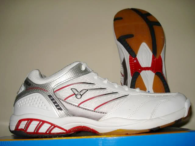 5 điều cần lưu ý khi chọn mua giày cầu lông