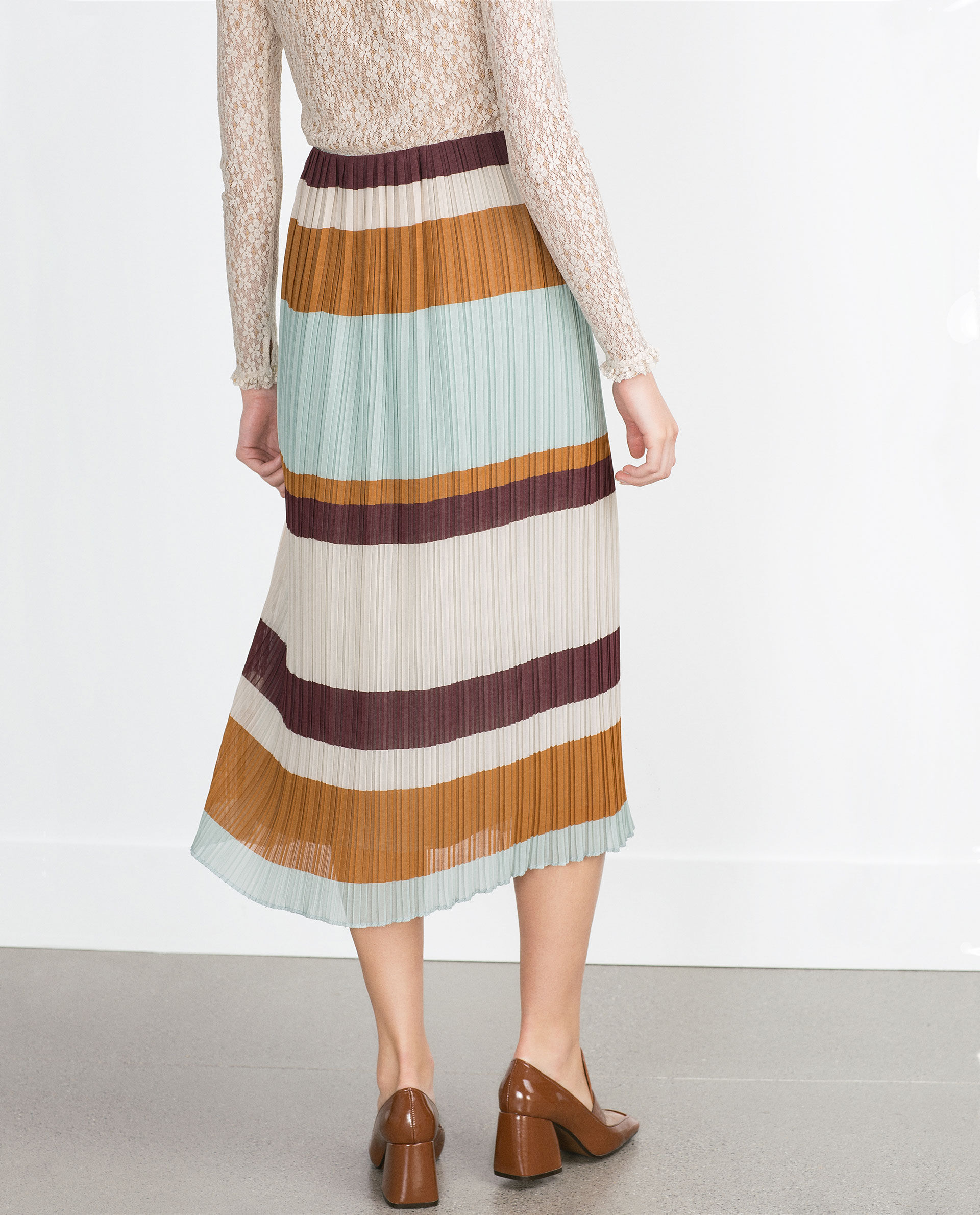 5 kiểu chân váy xếp ly bạn gái không thể bỏ qua