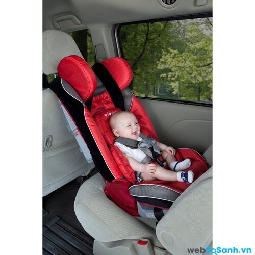 5 lỗi nguy hiểm mà bạn có thể mắc phải khi sử dụng ghế ngồi ô tô cho trẻ nhỏ