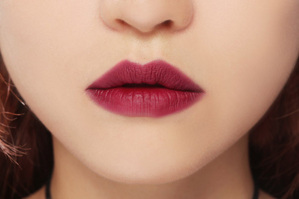 5 thỏi son màu đỏ mận quyến rũ giá chỉ dưới 200.000 đồng