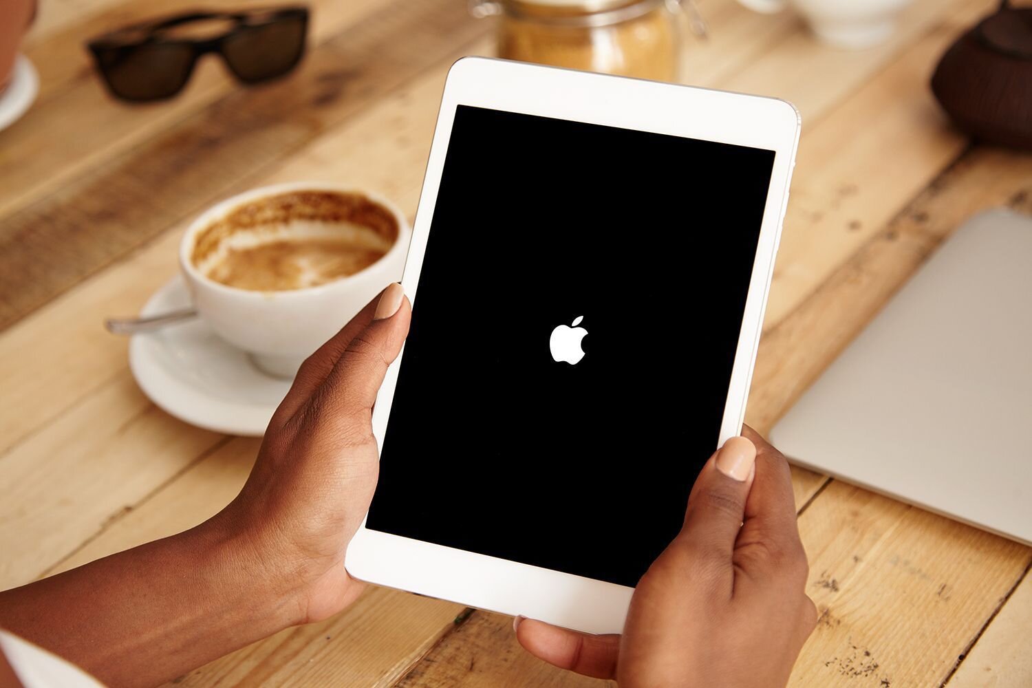 Sau khi hard reset màn hình iPad hiển thị Apple iPad có thể sử dụng bình thường trở lại.