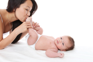 6 sai lầm mẹ cần tránh khi mặc tã bỉm cho bé