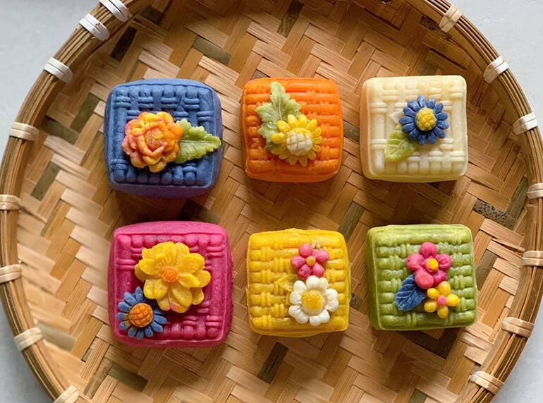 Floating flower mooncakes are a hot hit