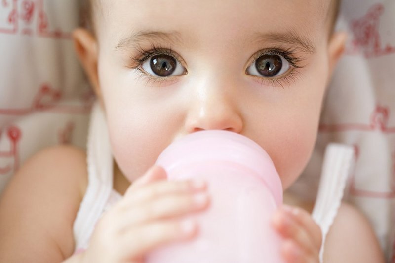 Sữa theo công thức khiến trẻ khó tiêu, dễ táo bón