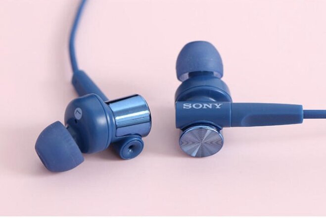 Củ tai và nút đệm mang những đặc trưng nổi bật của Sony