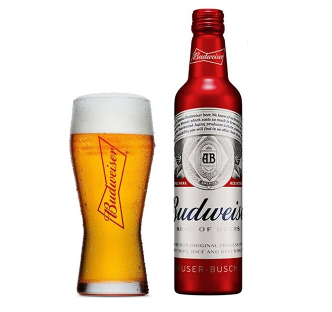 Bia Budweiser 5% của Bỉ - Giá khoảng 680.000 VNĐ/ thùng 24 chai 330ml