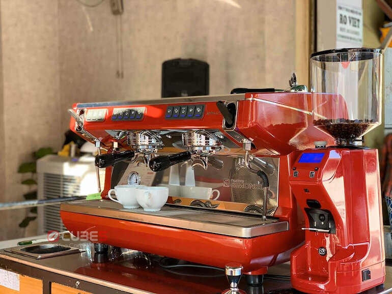 Máy pha cà phê Appia Life 2 Group từ thương hiệu Nuova Simonelli – Chụp tại quán bàn giao cho khách