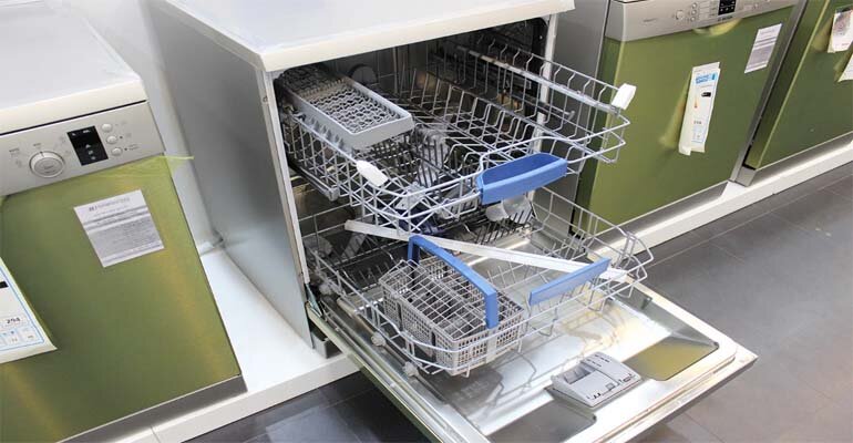 Máy rửa bát có tính năng Aquastop tự động ngắt khi có sự cố Có nên dùng máy rửa bát không