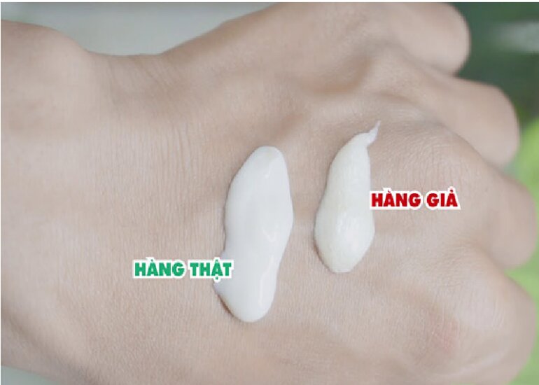 Phân biệt sữa rửa mặt Innisfree trà xanh giả và thật qua kết cấu, mùi hương